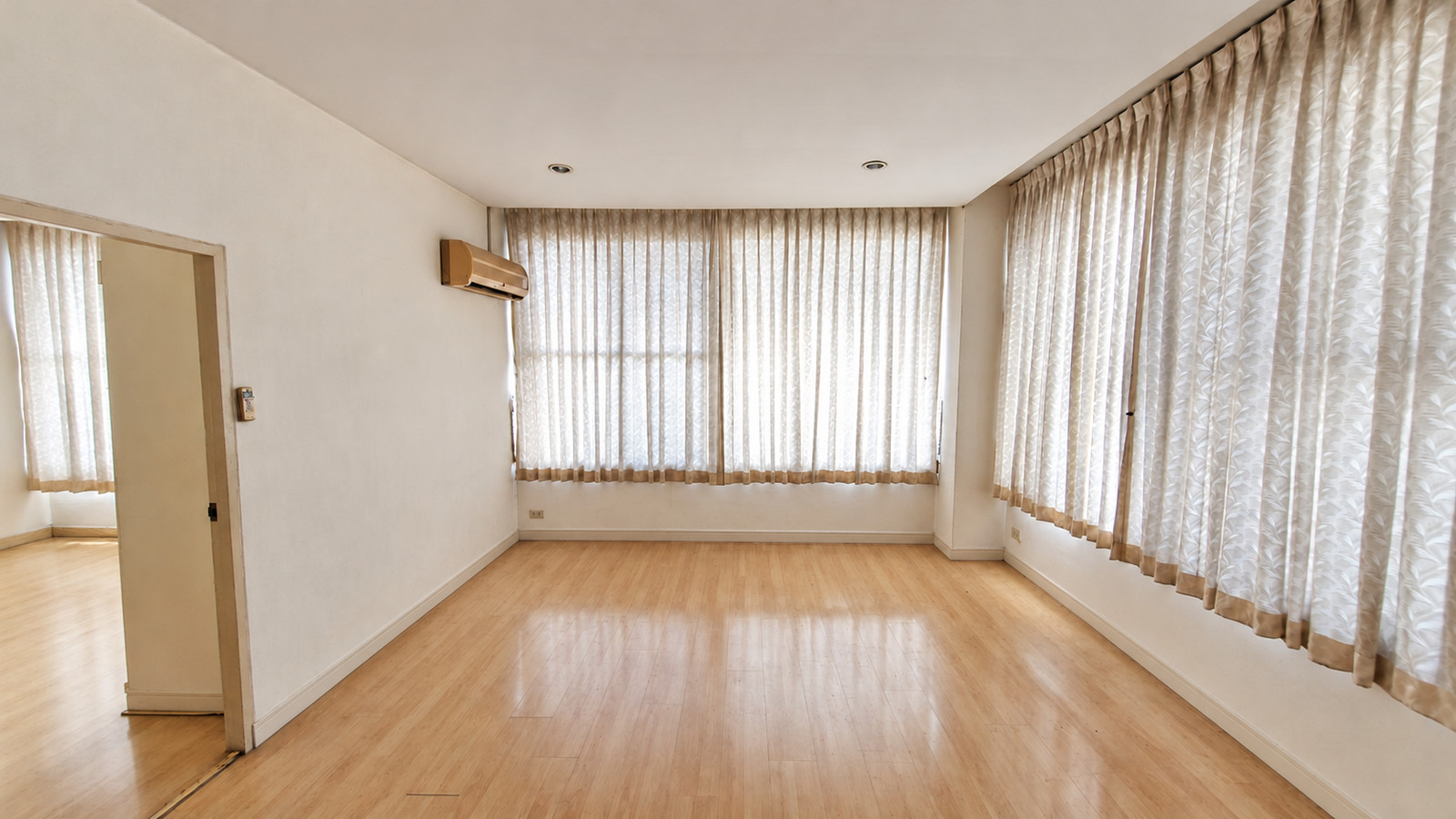 Pinklao Garden-View Condo | Spacious 64 Sqm 1BR with Balcony Near Central Mall - U6837698 Pinklao Garden-View Condo | Spacious 64 Sqm 1BR with Balcony Near Central Mall - U6837698