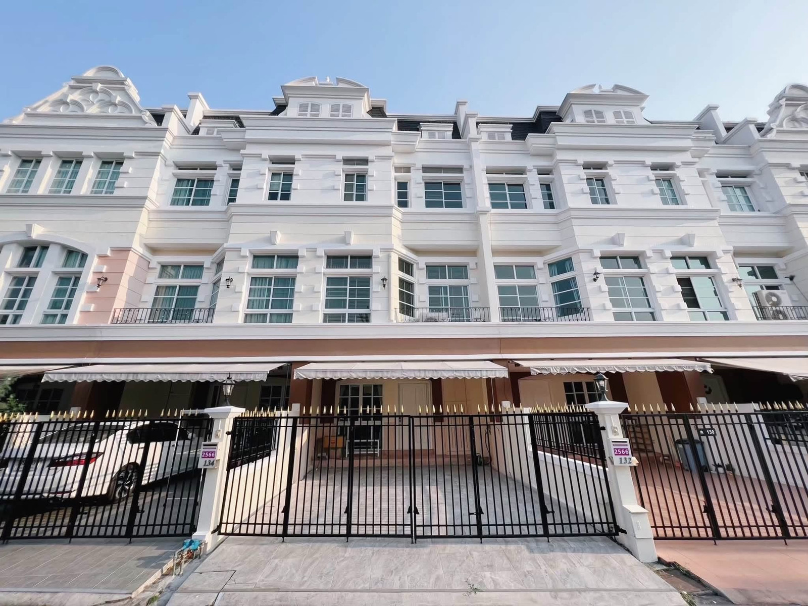 🐾🏡 BEAUTIFUL 🐈🐶PET-FRIENDLY HOME FOR RENT | RENOVATED 3-BEDROOM TOWNHOUSE | SUKHUMVIT ✨ 🐾🏡 BEAUTIFUL 🐈🐶PET-FRIENDLY HOME FOR RENT | RENOVATED 3-BEDROOM TOWNHOUSE | SUKHUMVIT ✨