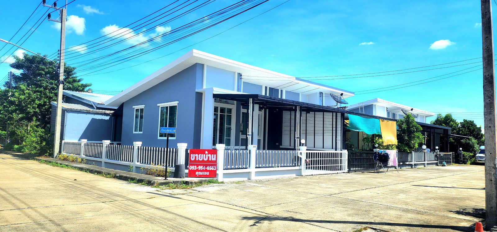 House for sale, Khlong 7, Rangsit-Nakhon Nayok, corner house, main road, no flooding.