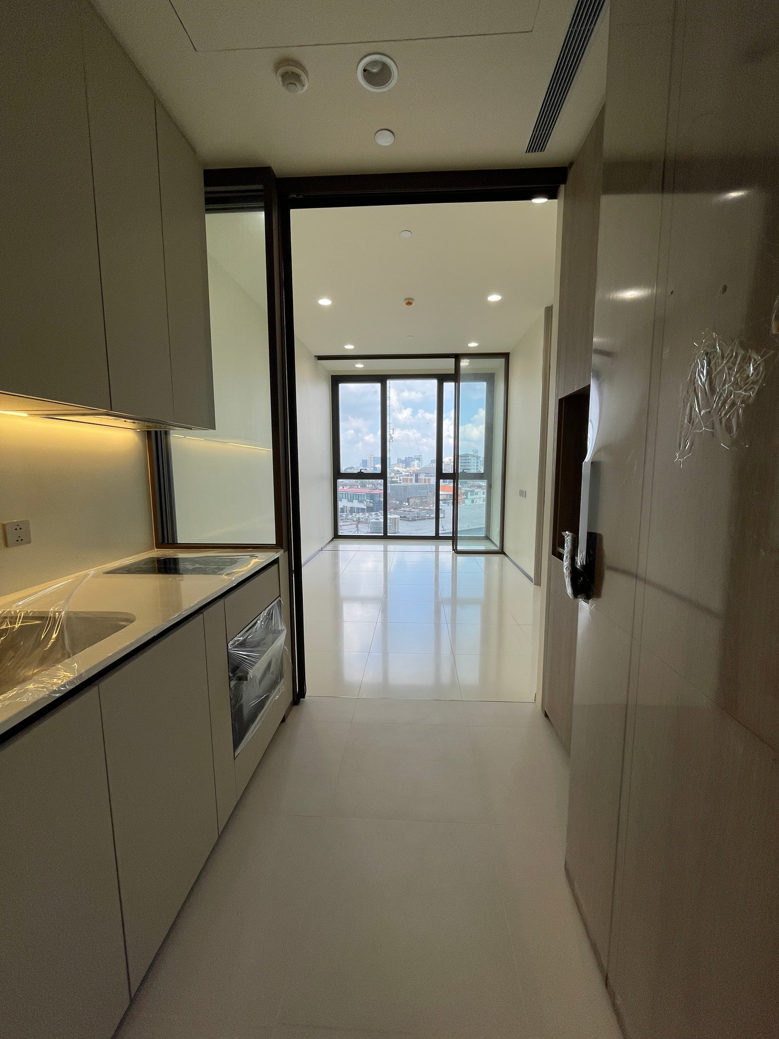 🌟 ขายด่วน! Mulberry Grove Sukhumvit คอนโดหรู Luxury ใกล้ BTS เอกมัย 250 ม. ห้อง 1 Bed ไซส์ใหญ่พิเศษ 47.50 ตร.ม. ชั้น 18 วิวทิศเหนือลมดี ทำเลไพร์มใจกลางสุขุมวิท ตอบโจทย์ไลฟ์สไตล์คนเมืองรุ่นใหม่ที่ต้องการความเป็นส่วนตัวและพื้นที่ใช้สอยกว้างขวางเป็นพิเศษ 🌟 ขายด่วน! Mulberry Grove Sukhumvit คอนโดหรู Luxury ใกล้ BTS เอกมัย 250 ม. ห้อง 1 Bed ไซส์ใหญ่พิเศษ 47.50 ตร.ม. ชั้น 18 วิวทิศเหนือลมดี ทำเลไพร์มใจกลางสุขุมวิท ตอบโจทย์ไลฟ์สไตล์คนเมืองรุ่นใหม่ที่ต้องการความเป็นส่วนตัวและพื้นที่ใช้สอยกว้างขวางเป็นพิเศษ