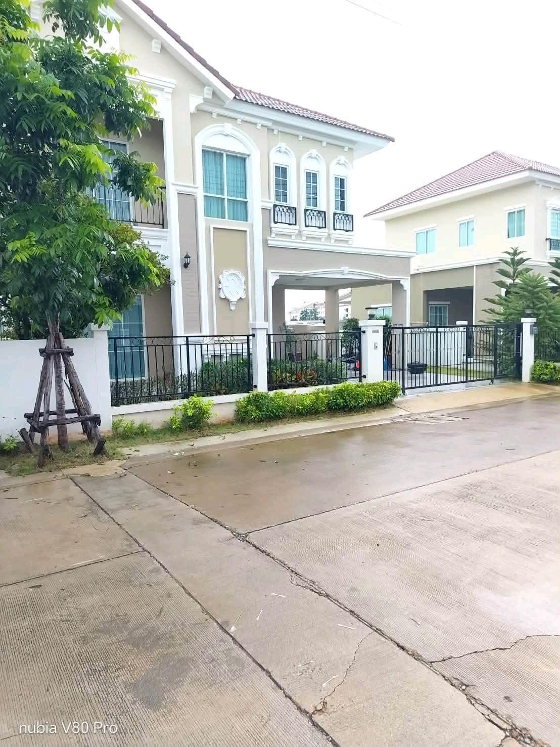 บ้านเดี่ยวโครงการใหม่ สไตล์ French Colonial บ้านใหม่จากโครงการ พร้อมเฟอร์นิเจอร์พื้นฐานและเครื่องใช้ไฟฟ้าที่จำเป็น ค่าเช่าเพียง 27,000 บาท/เดือน พร้อมเข้าอยู่  – รูปที่ 3