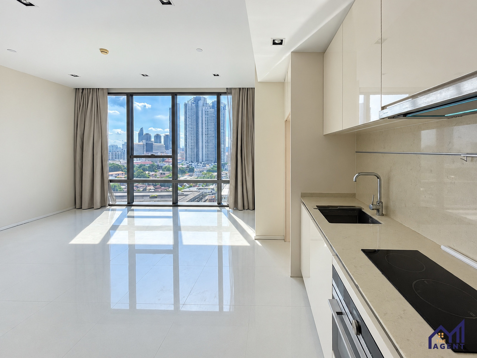 For sale: The Bangkok Sathorn, luxury condo in Sathorn location, 11th floor, has a private elevator, only 11.7 million baht! For sale: The Bangkok Sathorn, luxury condo in Sathorn location, 11th floor, has a private elevator, only 11.7 million baht!