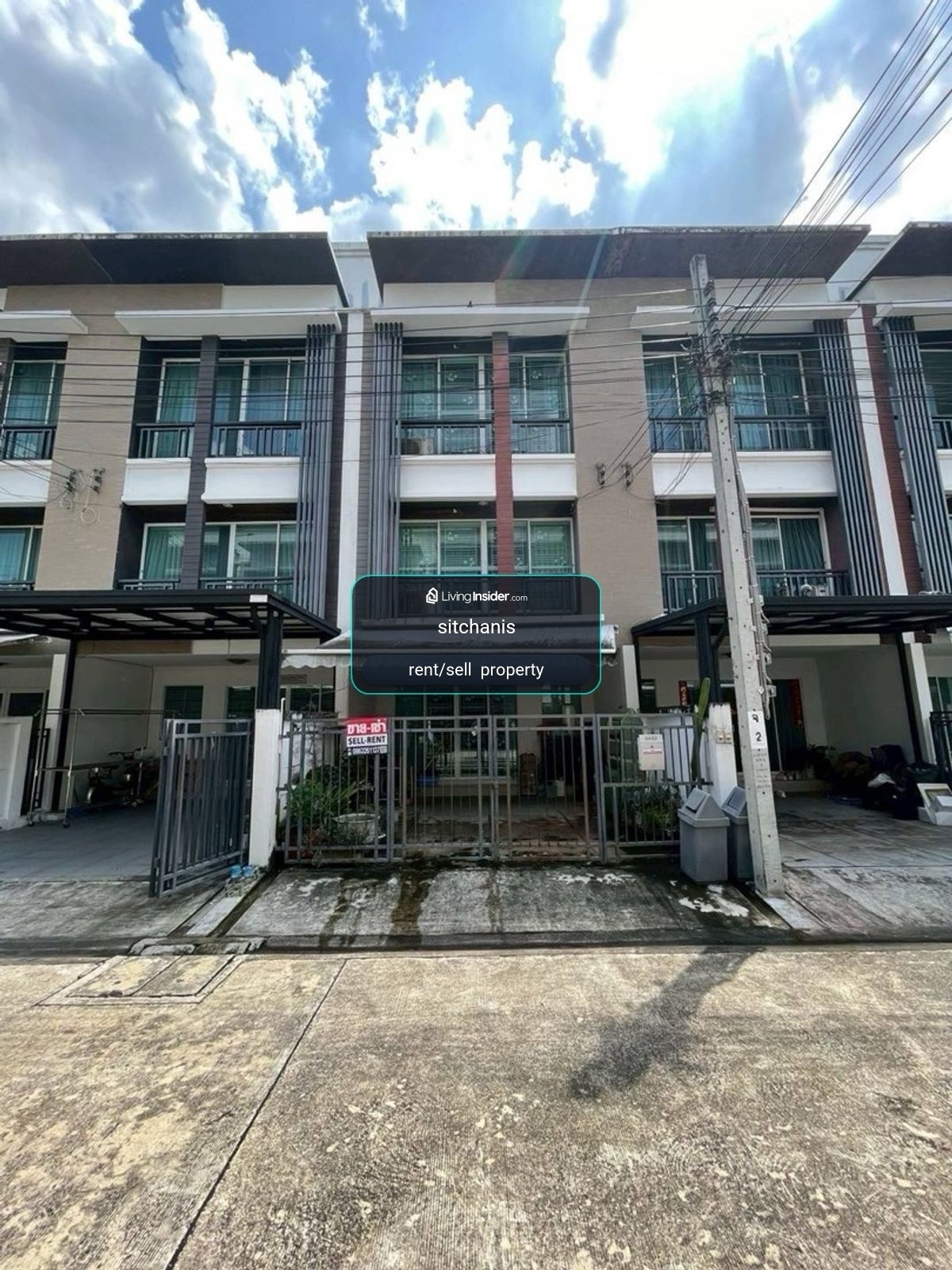 For sale Baan Klang Muang Chok Chai 4 Soi 50 in front of the garden. For sale Baan Klang Muang Chok Chai 4 Soi 50 in front of the garden.