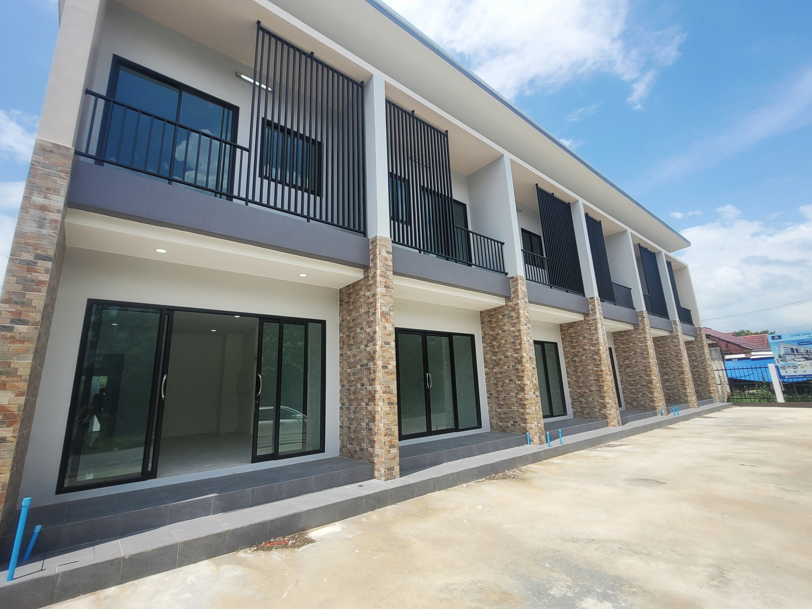 2-story townhome, beautiful house, warm, livable, built to the highest standards, Hua Trut location, near the Nakhon Si Thammarat Provincial Revenue Department.