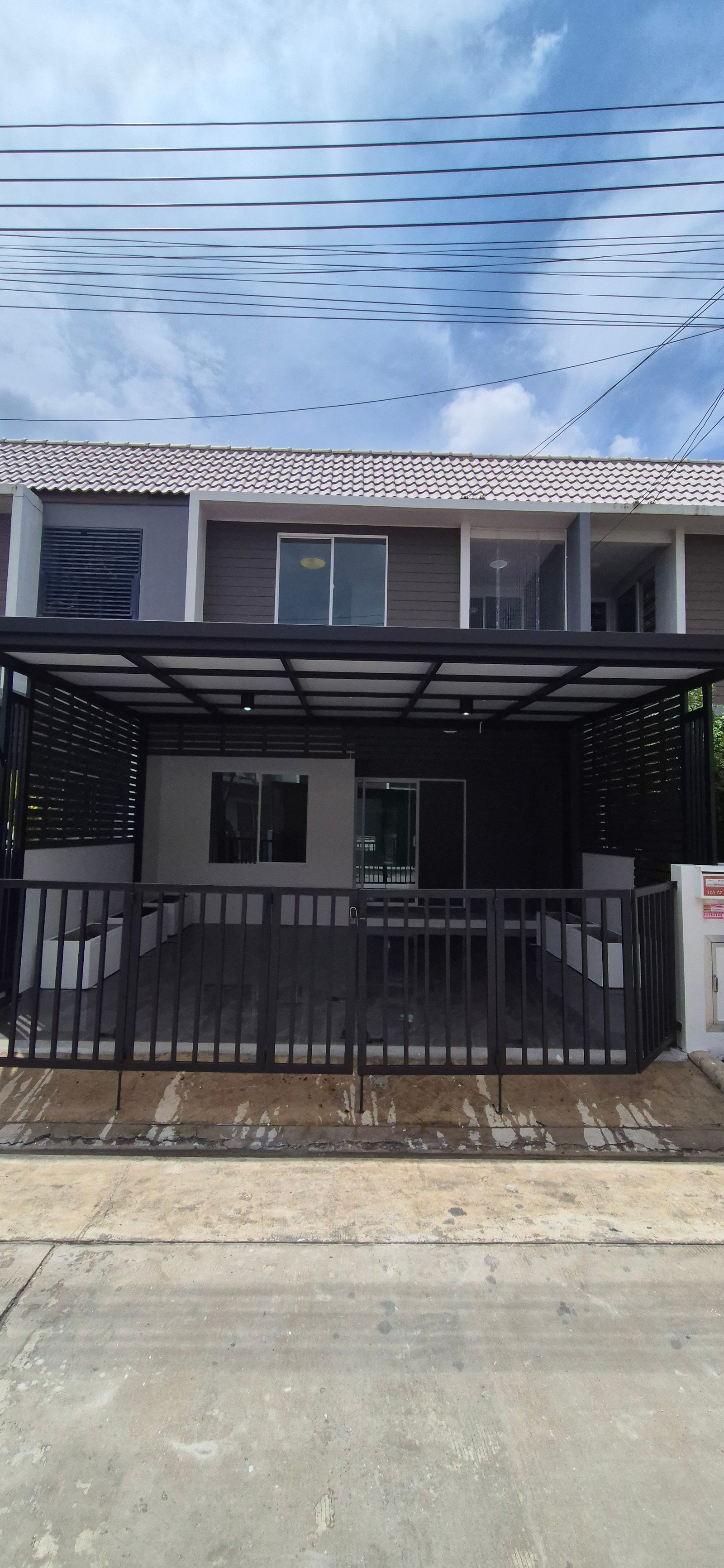 Townhome for sale, Areeya The Color Project, Kanchanaphisek–Ratchaphruek (Phase 3), Sai Noi, Nonthaburi Province.