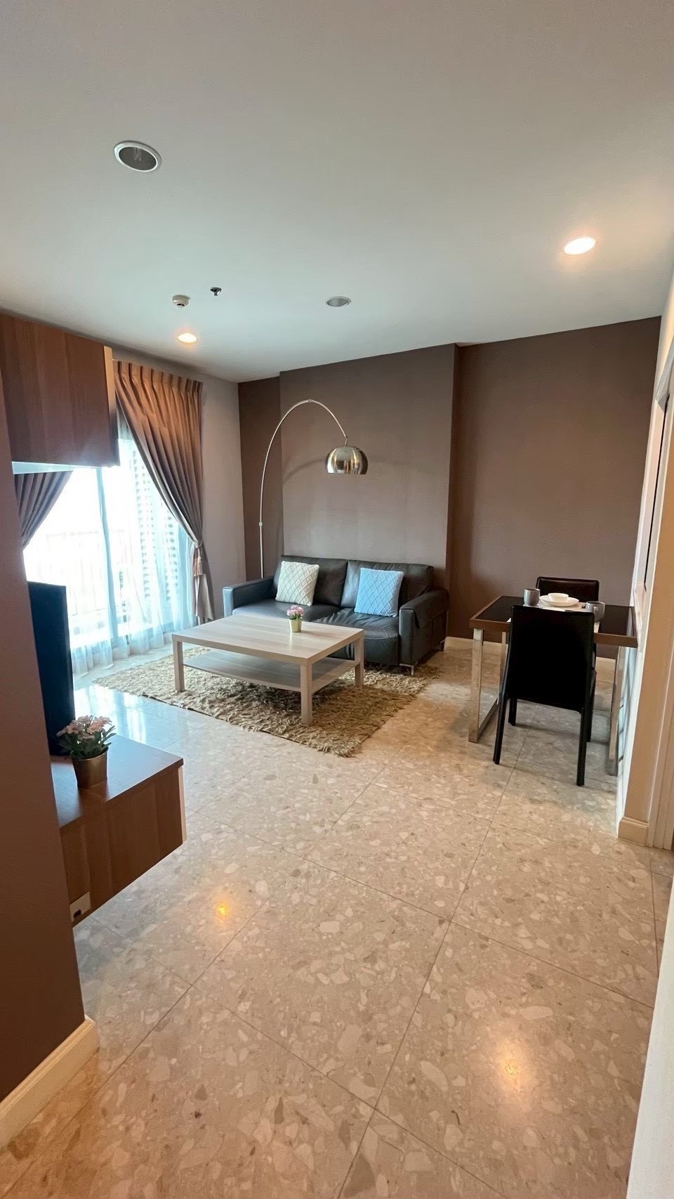The Crest Sukhumvit 34 Type 54 Sqm.