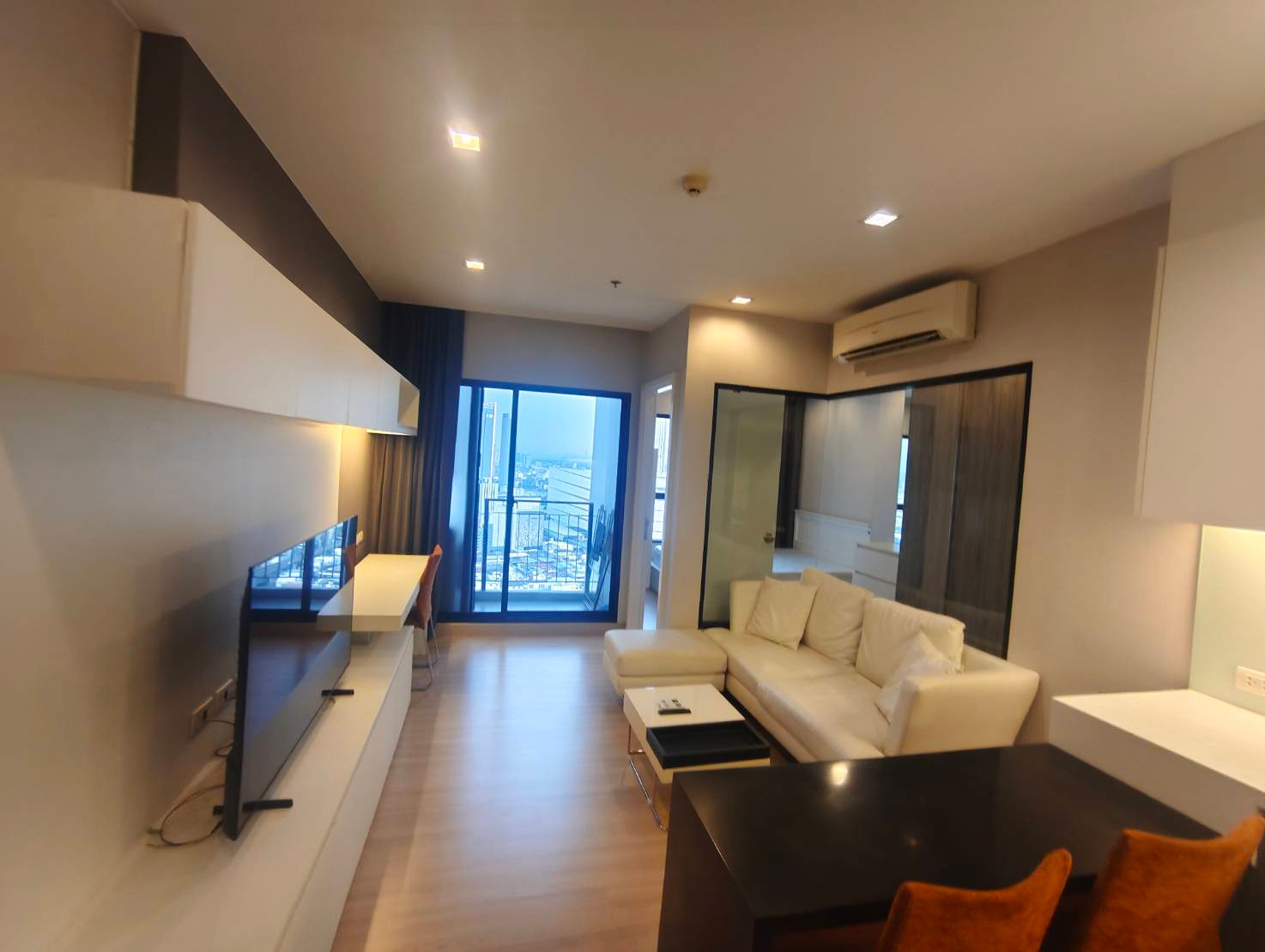 ***ห้องสวย พร้อมอยู่*** Urbano Absolute Sathon-Taksin > BTS กรุงธนบุรี ***ห้องสวย พร้อมอยู่*** Urbano Absolute Sathon-Taksin > BTS กรุงธนบุรี