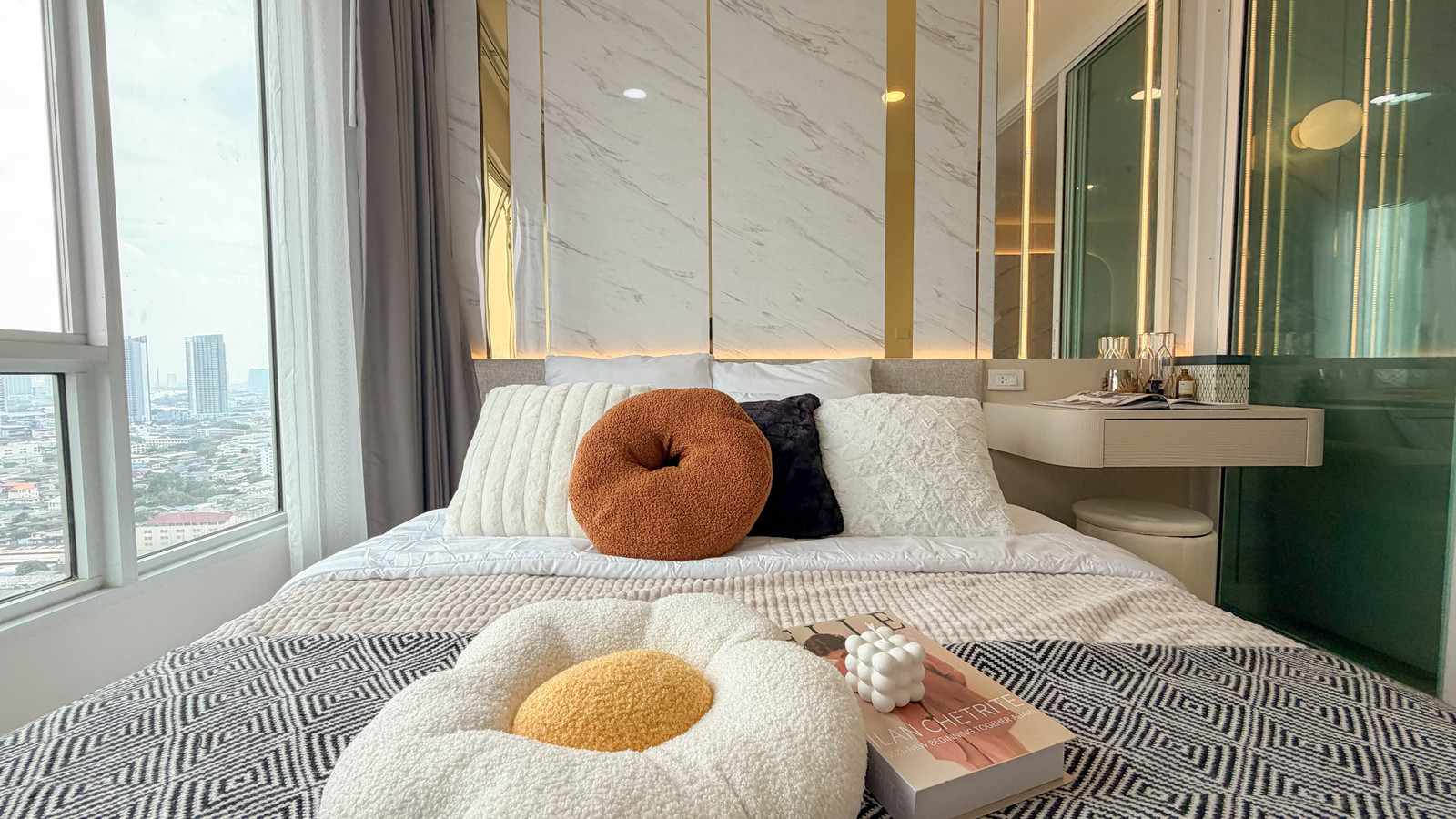 Condo in Chatuchak zone, installments starting at 6xxx baht per month.
