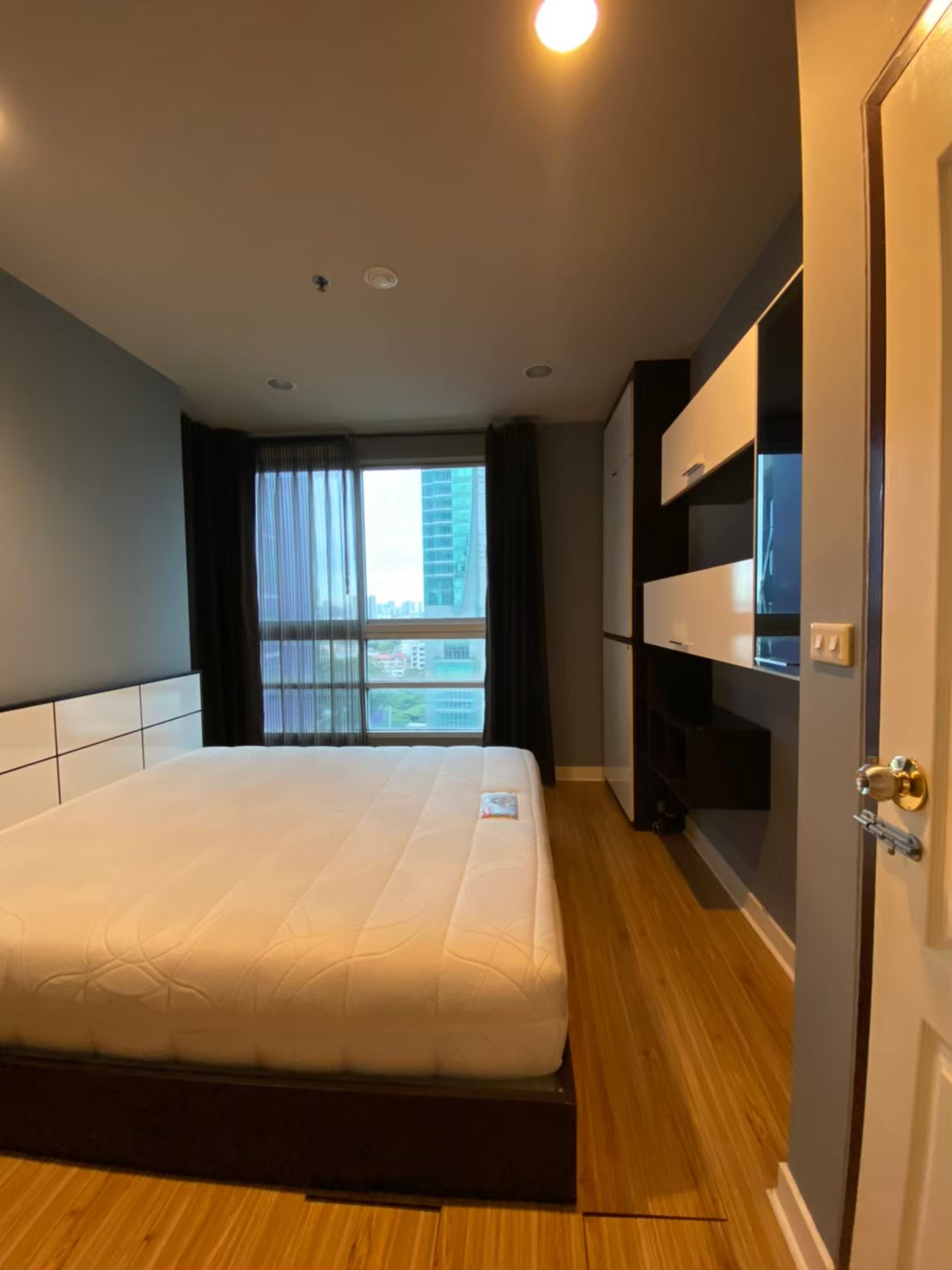 Urgent sale! Special price, Sathorn House Condo, next to Bts Surasak, size 53 sq m. Urgent sale! Special price, Sathorn House Condo, next to Bts Surasak, size 53 sq m.