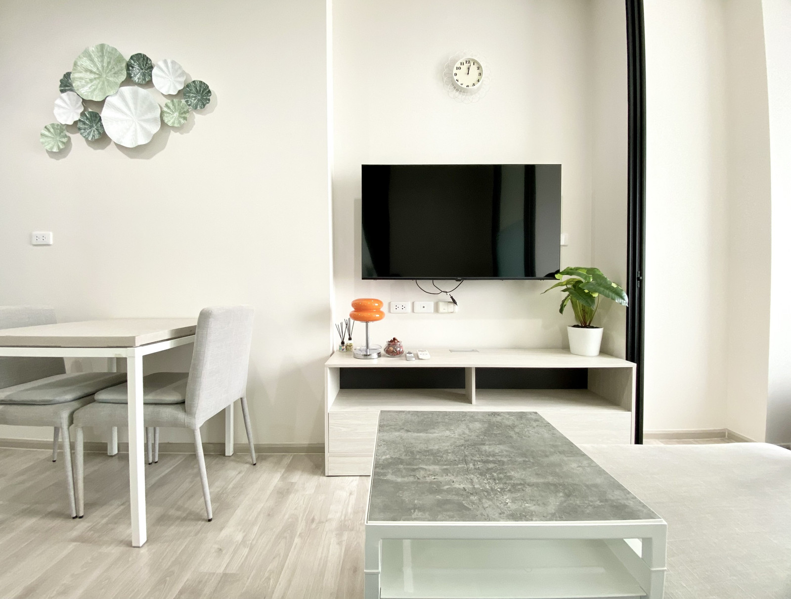 คอนโด นิชโมโน เมกะ สเปซ บางนา ขนาด 1 Bed Plus (2 ห้องนอน) วิวเมืองฝั่งวิวสระว่ายน้ำ และวิวหมู่บ้าน Lake Side Villa มองเห็นทะเลสาบทุกเช้า ส่วนกลางใหญ่อลังการมากมายหลายชั้น ค่าเช่าเพียง 13,500 บาท/เดือน สนใจติดต่อ 08 5519 6555 หรือ LINE ID @886blenx – รูปที่ 3