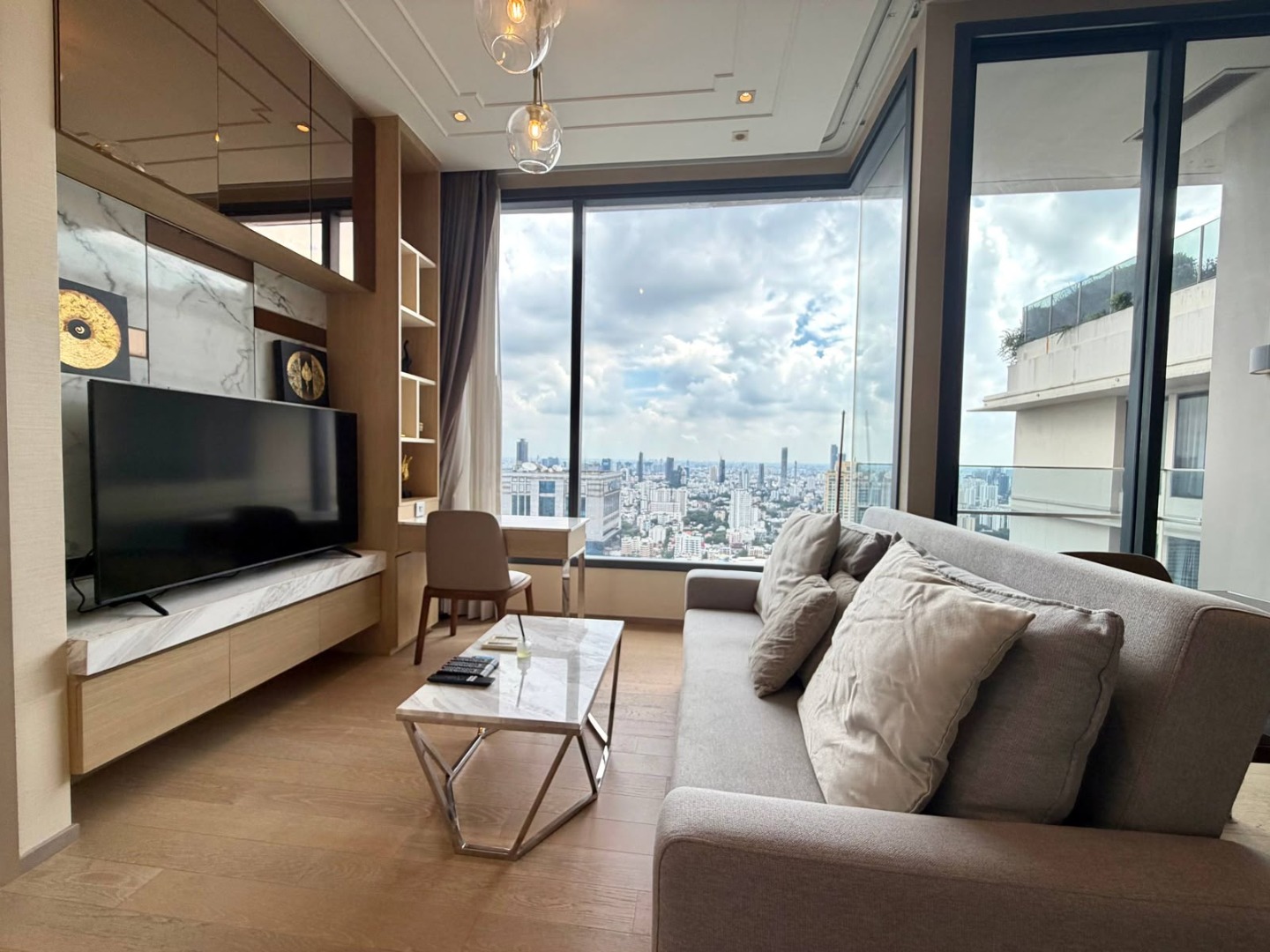 🔥 ชั้นสูง! ห้องใหญ่! | The ESSE Asoke | 2 Bedrooms, 2 Bathrooms | 75 ตร.ม. | ชั้น 42 | วิวเมืองใจกลางอโศก | ใกล้ MRT สุขุมวิท และ BTS อโศก | คอนโดหรูพร้อมส่วนกลางระดับพรีเมียม | 75,000 บาท/เดือน 🔥 ชั้นสูง! ห้องใหญ่! | The ESSE Asoke | 2 Bedrooms, 2 Bathrooms | 75 ตร.ม. | ชั้น 42 | วิวเมืองใจกลางอโศก | ใกล้ MRT สุขุมวิท และ BTS อโศก | คอนโดหรูพร้อมส่วนกลางระดับพรีเมียม | 75,000 บาท/เดือน