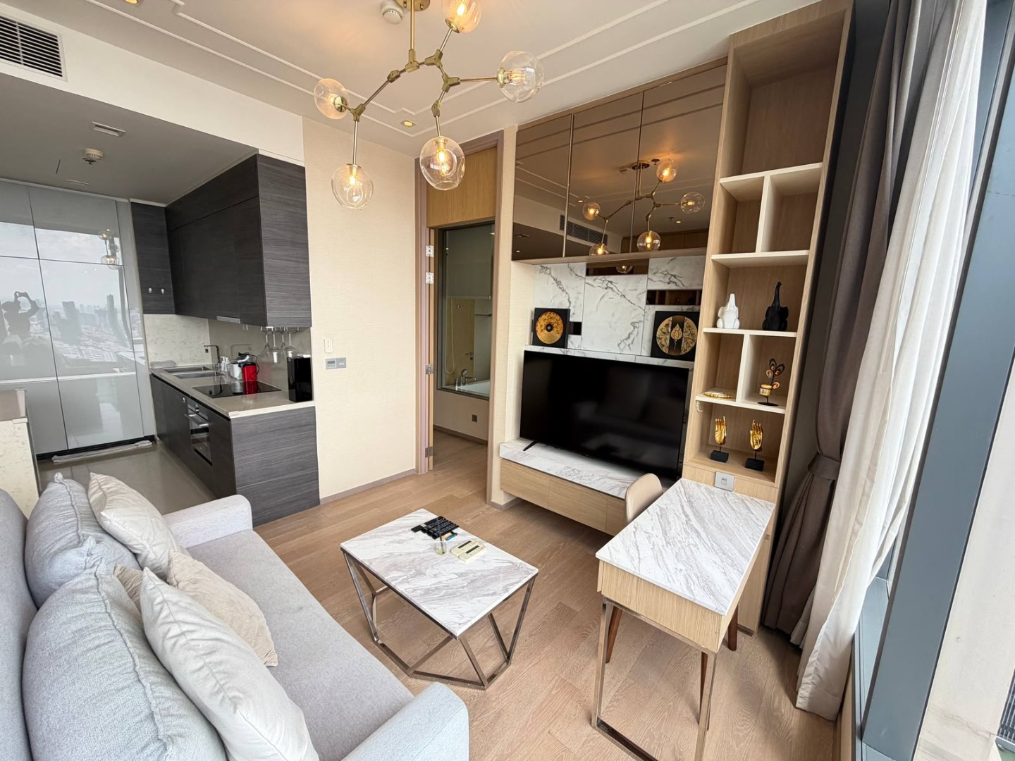 🔥 ชั้นสูง! ห้องใหญ่! | The ESSE Asoke | 2 Bedrooms, 2 Bathrooms | 75 ตร.ม. | ชั้น 42 | วิวเมืองใจกลางอโศก | ใกล้ MRT สุขุมวิท และ BTS อโศก | คอนโดหรูพร้อมส่วนกลางระดับพรีเมียม | 75,000 บาท/เดือน – รูปที่ 2