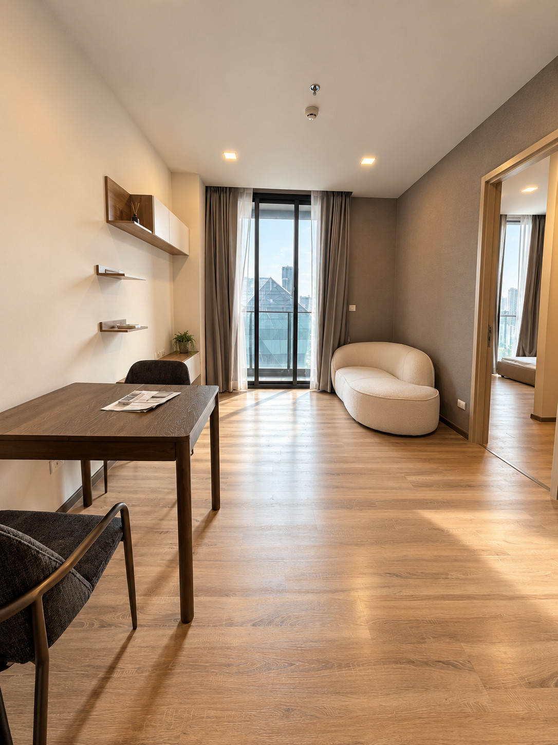 XT Phayathai | Spacious 2 Bed, 2 Bath on 24th Floor | Prime Bangkok Location