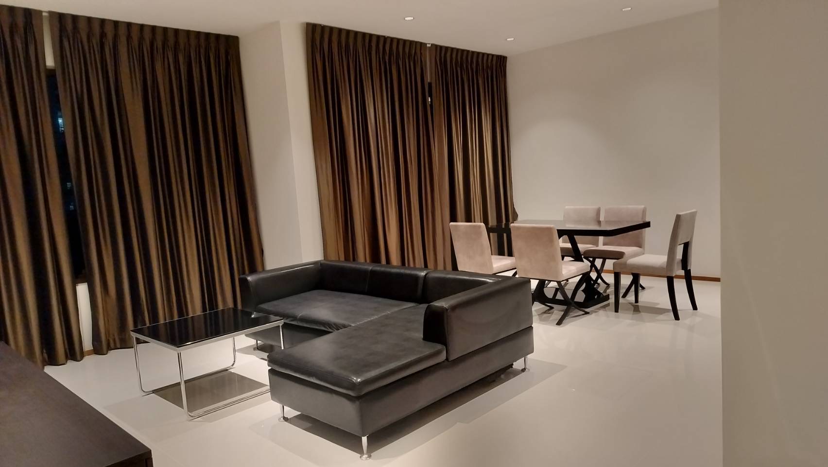 รวมค่าโอน ขายคอนโด The Emporio Place 2 ห้องนอน 101 ตร.ม. ใกล้ BTS พร้อมพงษ์ 15,600,000 บาท 🏙️ 0642748883