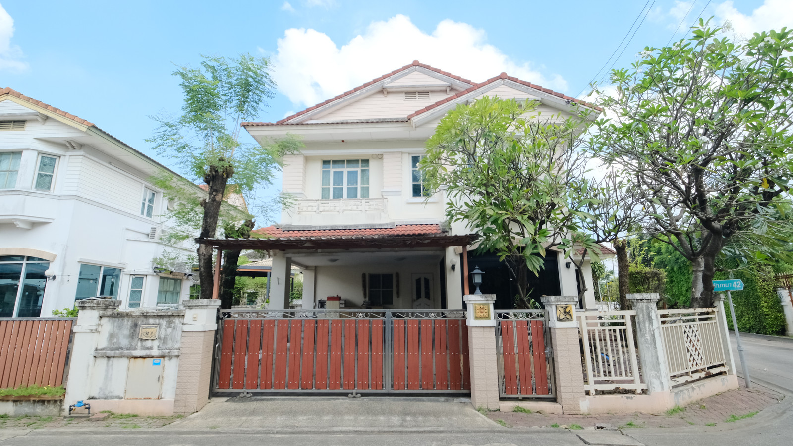 For sale cheap: Manthana Phraya Suren 26 Single house 60 sq m For sale cheap: Manthana Phraya Suren 26 Single house 60 sq m