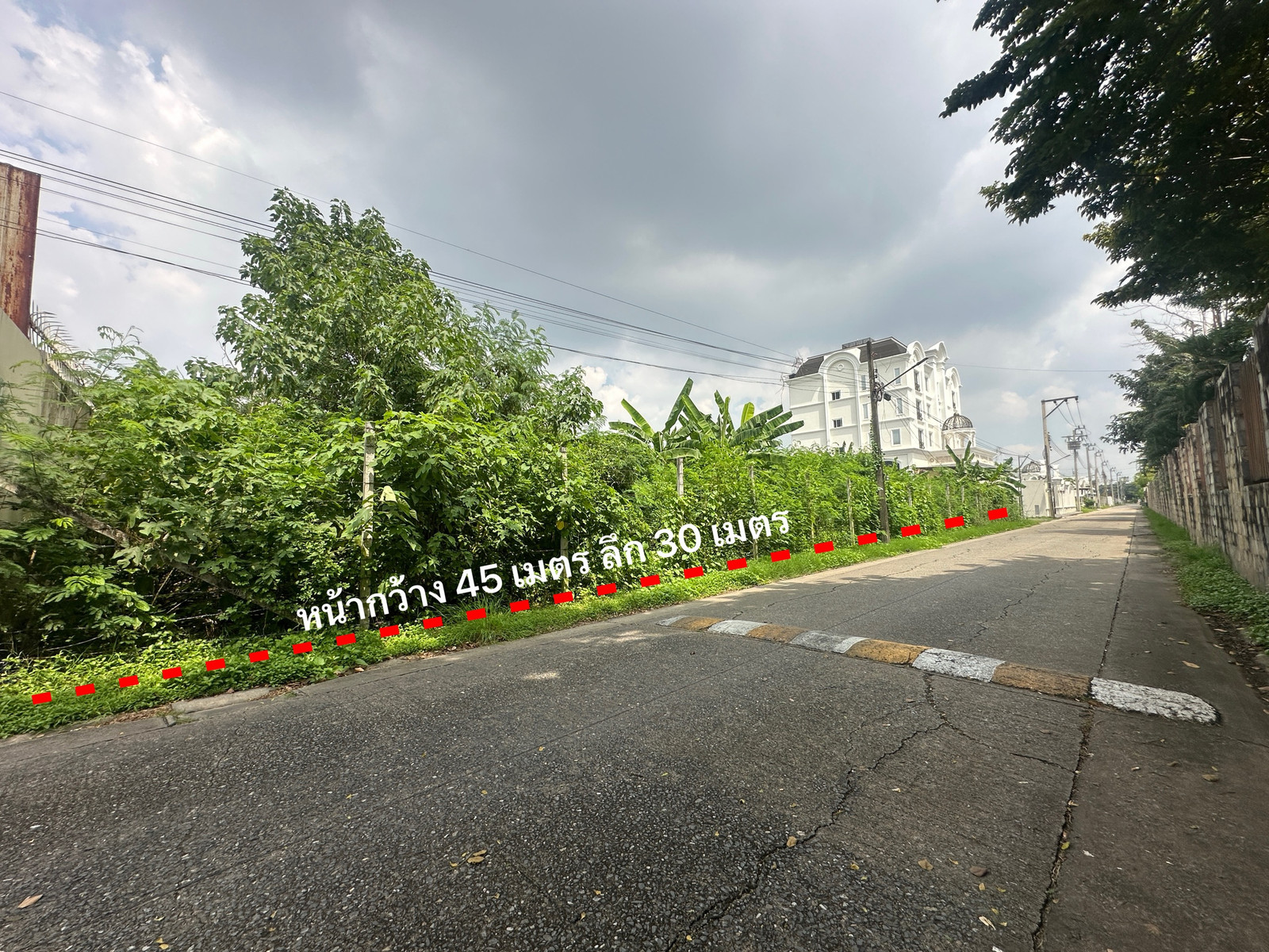 Empty land for sale Along Ekkamai-Ramindra Expressway, area 300 sq m, Pradit Manoontham Road 23 (Soi Saeng Chan)