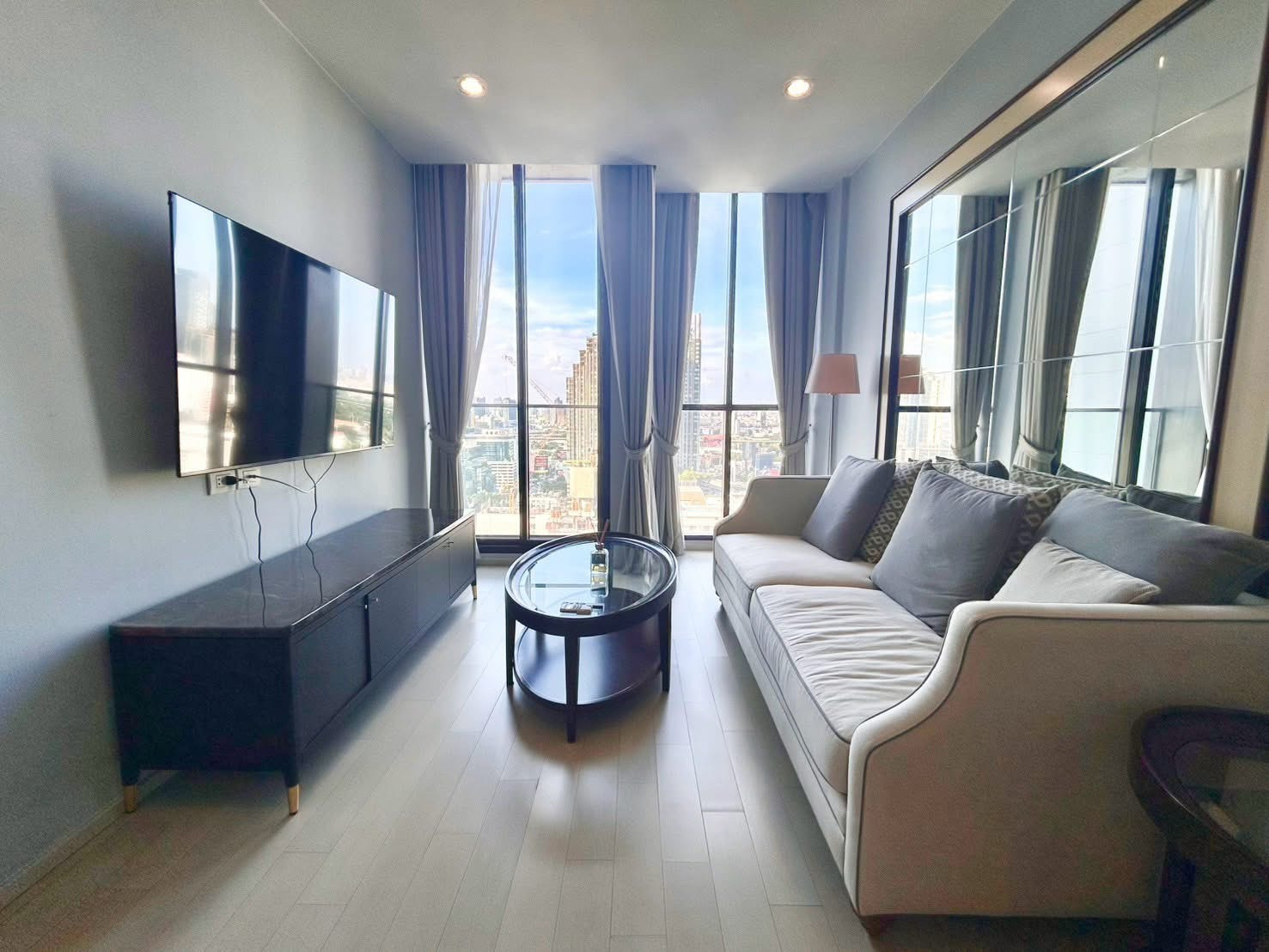 🏠✨ โนเบิล เพลินจิต (Noble Ploenchit) | เช่าคอนโด 2 ห้องนอน (HBH-TB-407)