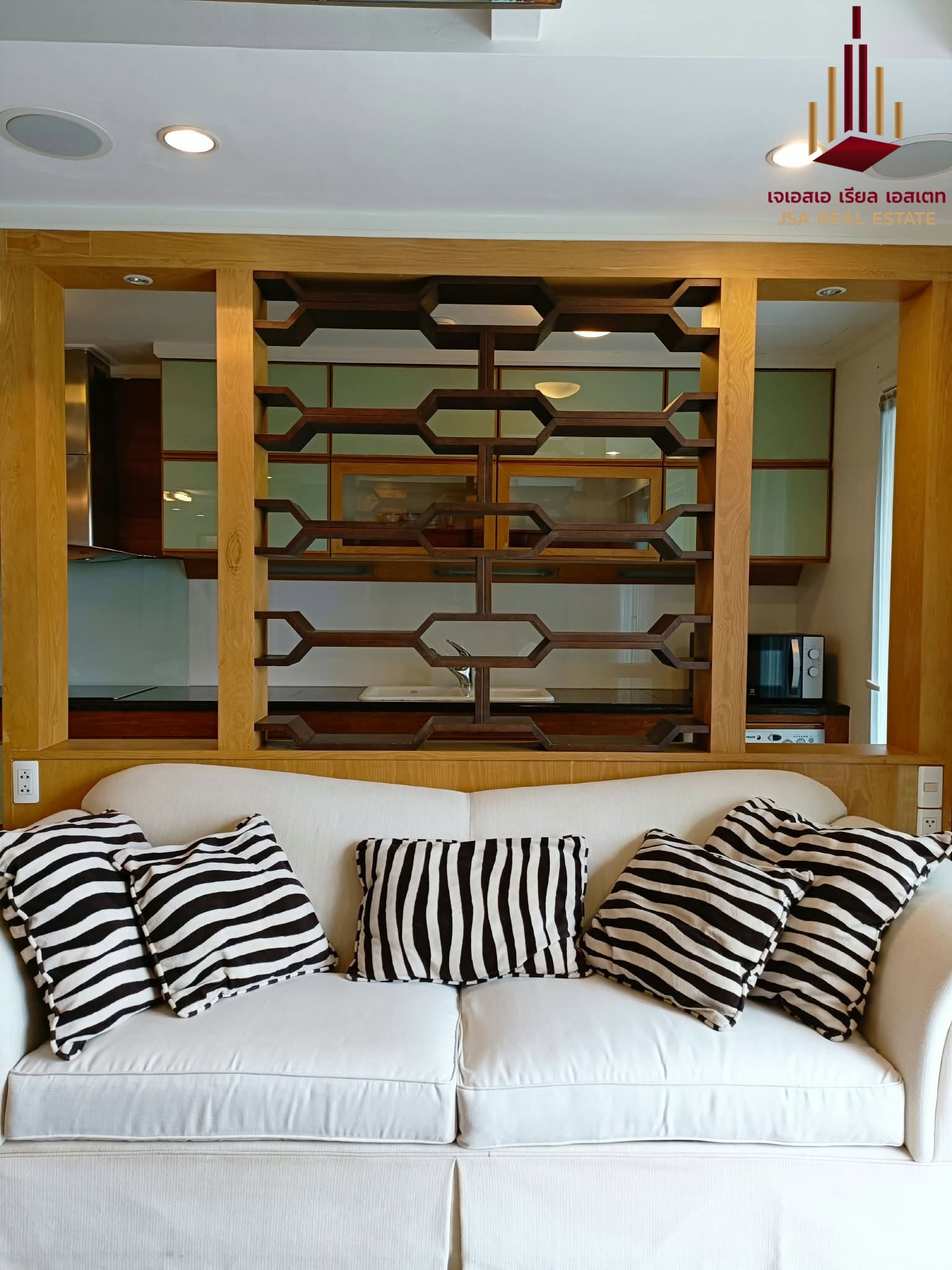 ✨ For Rent: Avenue 61 Condo ✨ 💰 Only 45,000 THB/month