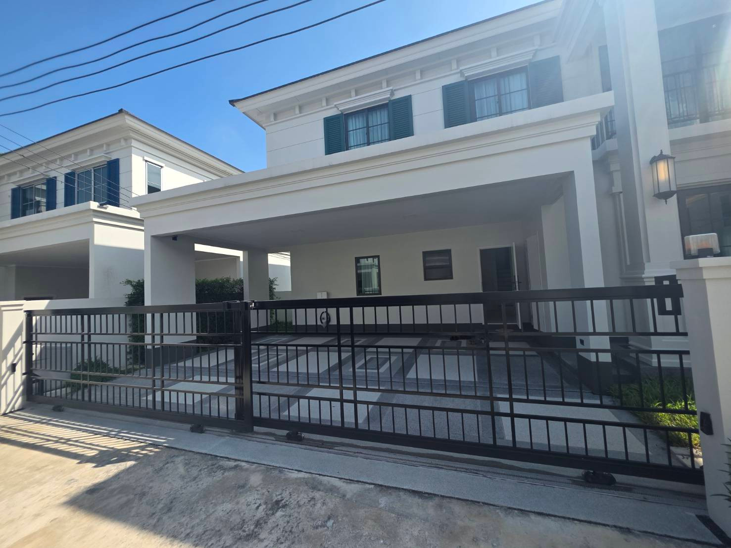 (FOR RENT) Setthasiri bangna KM10  4 bed 4 bath 247 sq.m. More info 065-464-9497