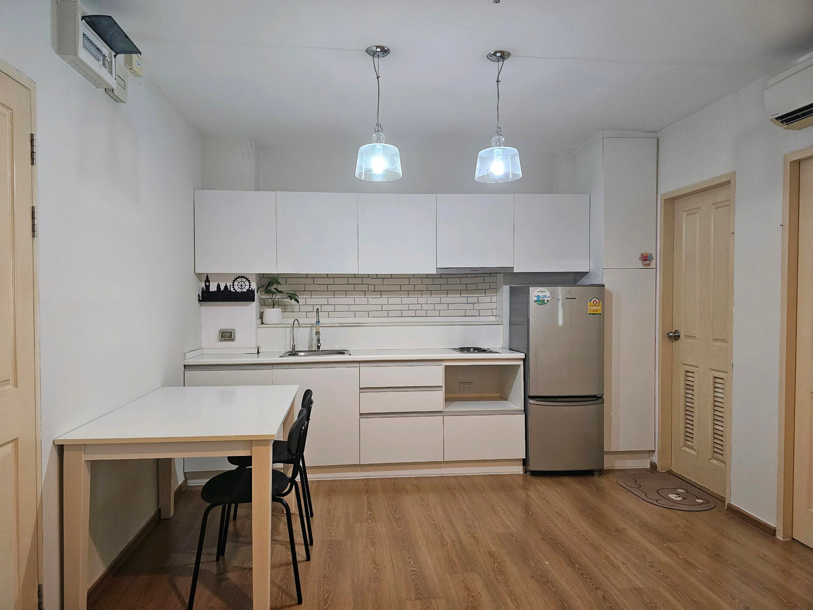 1 bedroom, room in good condition, ready to move in, near BTS Chatuchak and Central Ladprao. 1 bedroom, room in good condition, ready to move in, near BTS Chatuchak and Central Ladprao.