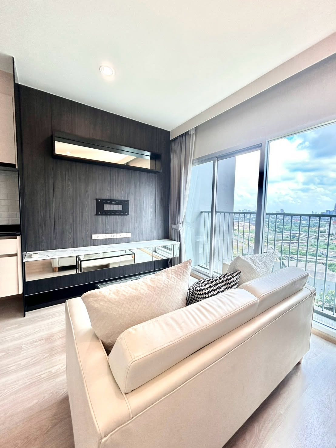 ✨ Spacious Unit  2 bedroom  54sqm ชั้นสูง วิวสวย Noble Revolve Ratchada 1  – รูปที่ 2