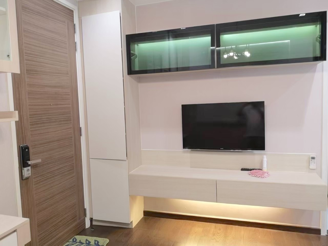 ✨ ห้องสวย วิวสระ! ขาย Q Asoke 1 ห้องนอน 1 ห้องน้ำ ขนาด 31 sqm ห้องสภาพดี เฟอร์นิเจอร์ครบ วิวสระว่ายน้ำ ตำแหน่งดีที่สุดในตึก ใกล้ MRT เพชรบุรี ราคา 5.3 ล้านบาท ติดต่อ 0968623850 🔥 – รูปที่ 2