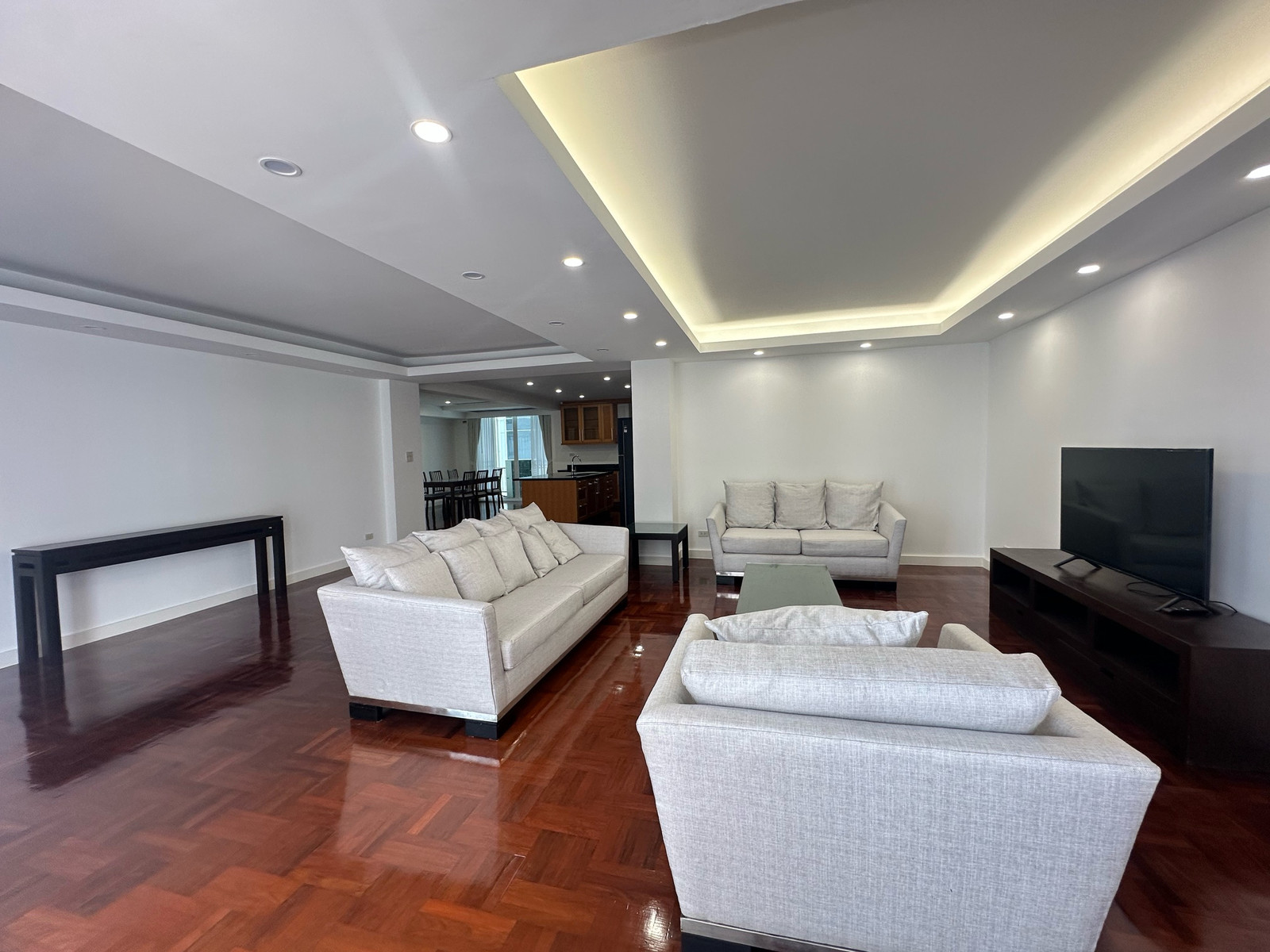 🐱🏡 RARE SPACIOUS CAT-FRIENDLY CONDO IN PHROM PHONG ✅225 SQ.M. | HUGE BALCONIES ✨3 BEDROOMS | SPACIOUS 🎉BEAUTIFULLY RENOVATED ✨