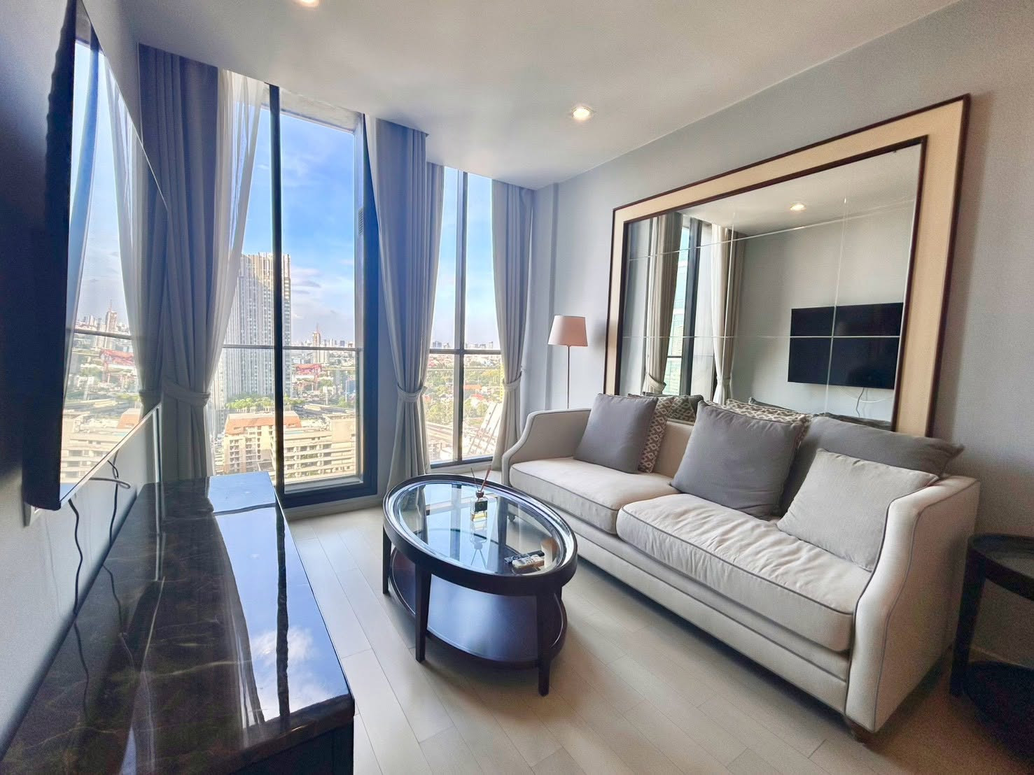 ⚡AVAILABLE FOR RENT NOW 2 bedroom 75sqm  82,000 THB / Month Noble Ploenchit ⚡