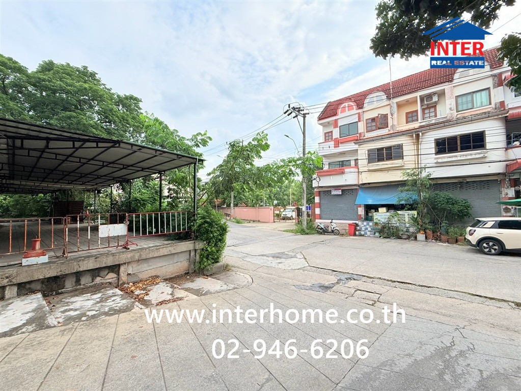 Commercial building, 3 floors, 16 sq m, Sampeng Village 2, Kanlapapruek, opposite Sampeng 2 Floating Market, Soi Ekachai 76, Kalapapruek Road, Kanchanaphisek Road, Ekachai Road, Phasi Charoen District, Bangkok.