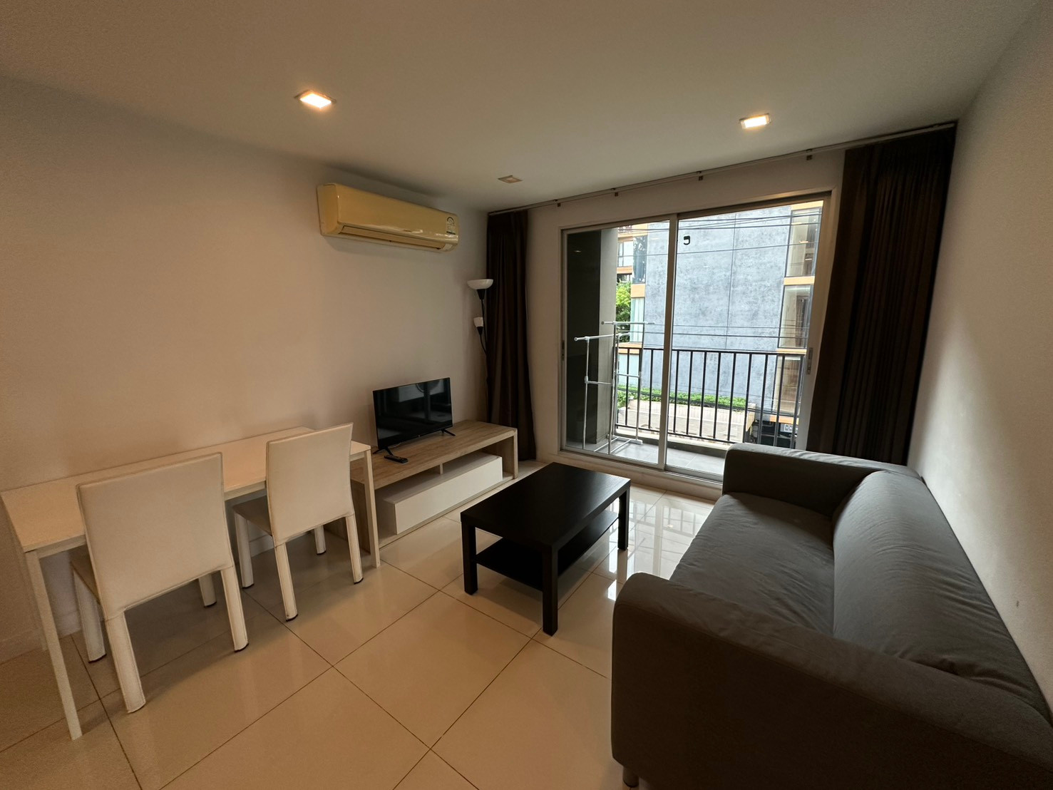 TKF Condo (2 ห้องนอน 2 ห้องน้ำ 62 ตารางเมตร) 5 นาทีจากบีทีเอสอ่อนนุช TKF Condo (2 ห้องนอน 2 ห้องน้ำ 62 ตารางเมตร) 5 นาทีจากบีทีเอสอ่อนนุช