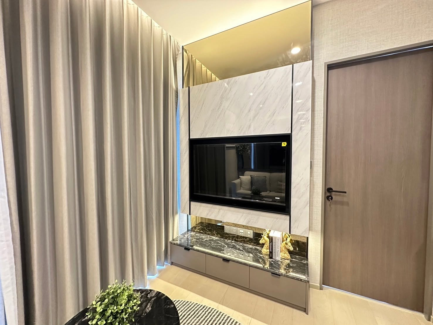 ให้เช่า คอนโด The Extro พญาไท – รางน้ำ ทำเลใจกลางเมือง ตรงข้าม King Power รางน้ำ – รูปที่ 3