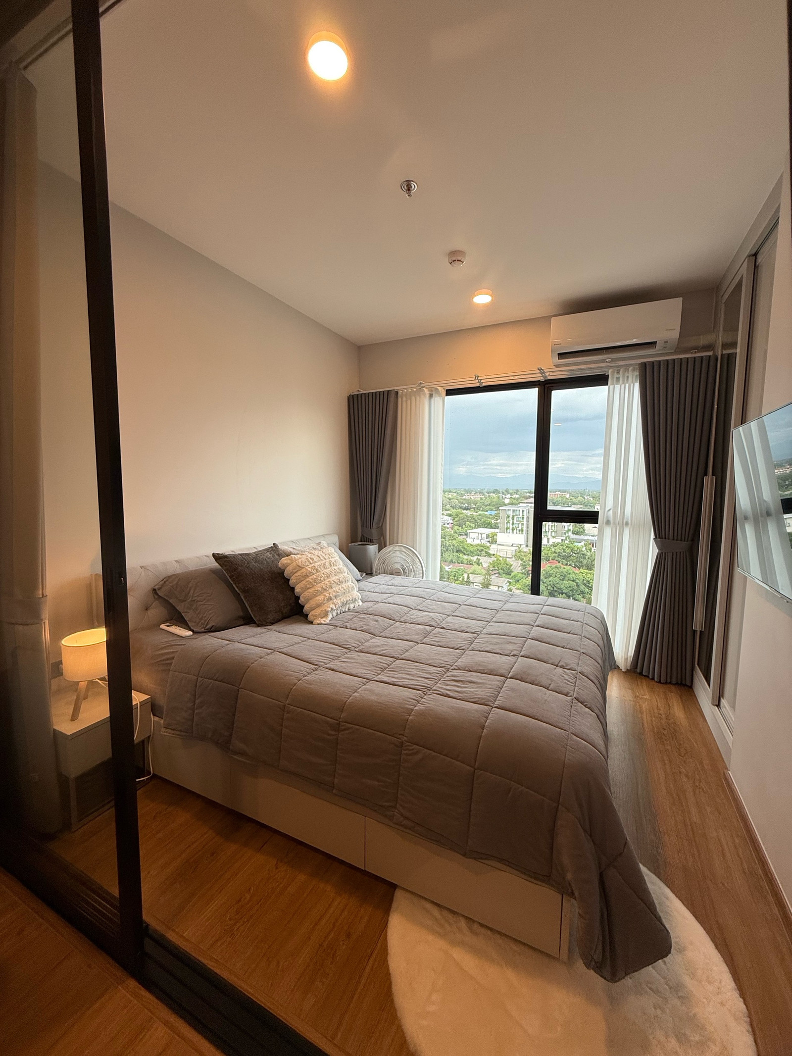 Privacy View! 6 Month Contract