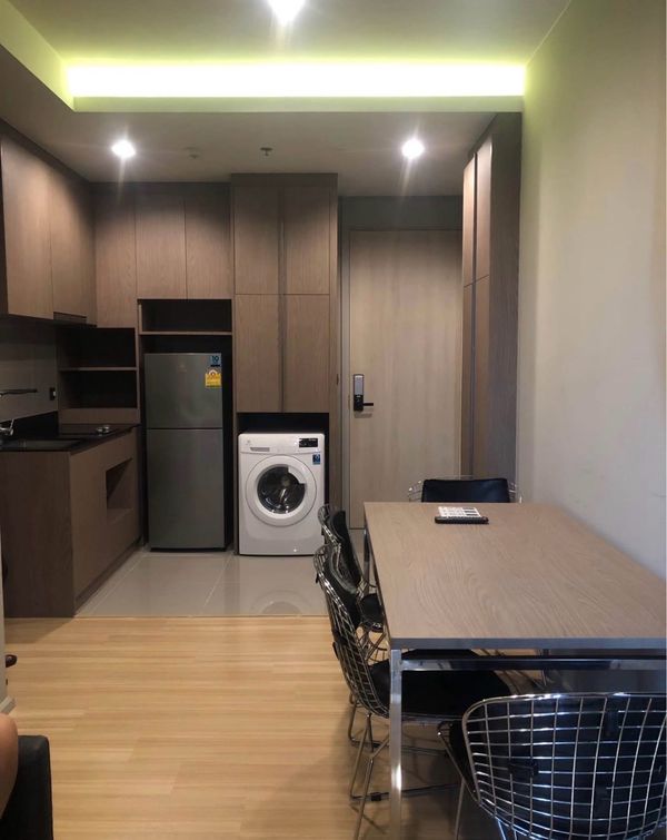 For rent, 2 bedrooms, ready to move in, M jatujak, price 30,000 baht, contact 0869017364.