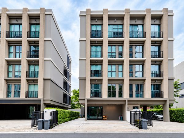 For Sale: Headquarters Ekkamai–Ladprao | Ready-to-Use 5-Storey Office Building in a Prime Business Location with Convenient Access to Major Roads