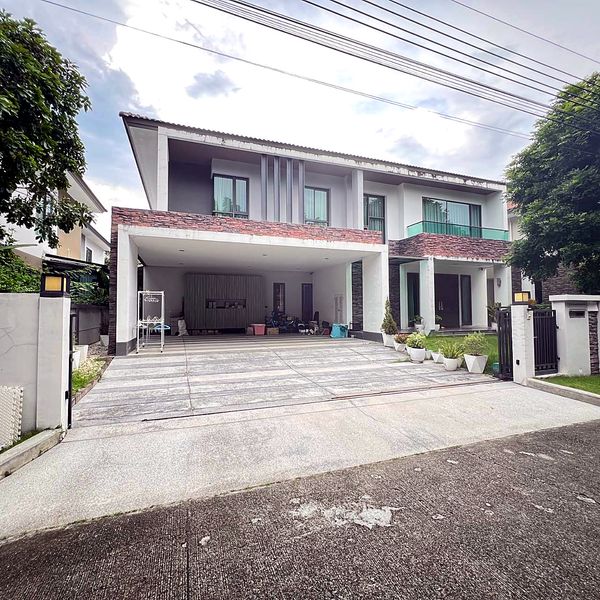 ขายบ้านเดี่ยว เดอะแกรนด์ บางนา-วงแหวน 85.5 ตร.วา 3 นอน 4 น้ำ แอร์ครบทุกห้อง จอดรถ 3 คัน 13.9 ล้านบาท