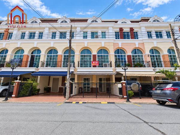 For Sale: 3-story townhome at Plus City Park Kaset-Nawamin, located on Prasert-Manukitch Road 29 (connecting to Mai Lap Road). This Modern European-style townhome is situated in the Kaset-Nawamin area.