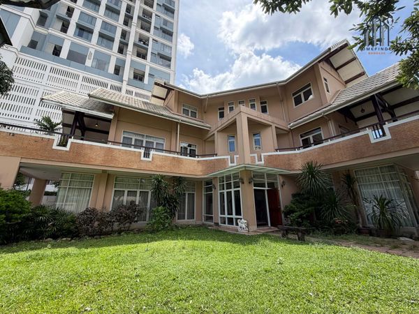 🏡 ให้เช่า บ้านเดี่ยวหลังใหญ่ ลาดพร้าว 5 ห้องนอน 820 ตร.ม. ใกล้ MRT โชคชัย 4 | 250,000 บาท/เดือน