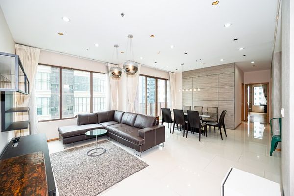 🔥 ราคาดีที่สุด ห้ามพลาด! ขาย The Emporio Place 2 ห้องนอน 2 ห้องน้ำ ขนาด 101 sqm ห้องสวยตกแต่งครบพร้อมอยู่ ทำเลดีซอยสุขุมวิท 24 อาคารแข็งแรงปลอดภัย ใกล้ BTS พร้อมพงษ์ และ EmQuartier เพียง 15.5 MB ติดต่อ 0968623850 🔥