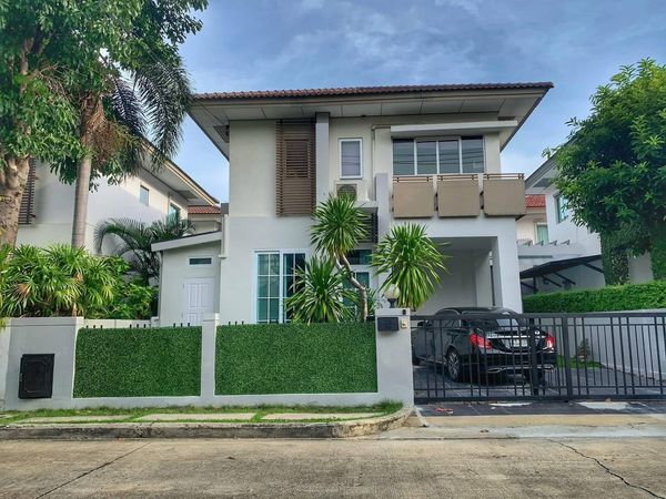 Single house for rent, Prompat Wongwaen-Rama 9, near Little Walk Krungthep Kreetha, just 9 minutes.