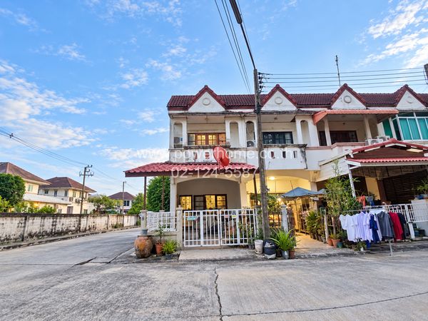 2-story townhouse, Baan Fah Rangsit, Khlong 4, corner house, good location. Near Market Village Rangsit