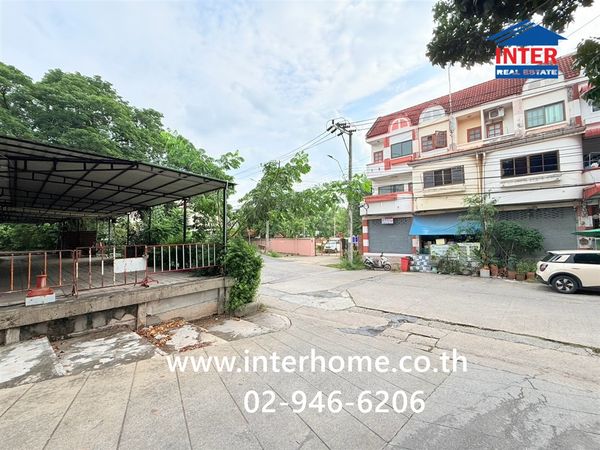 Commercial building, 3 floors, 16 sq m, Sampeng Village 2, Kanlapapruek, opposite Sampeng 2 Floating Market, Soi Ekachai 76, Kalapapruek Road, Kanchanaphisek Road, Ekachai Road, Phasi Charoen District, Bangkok.