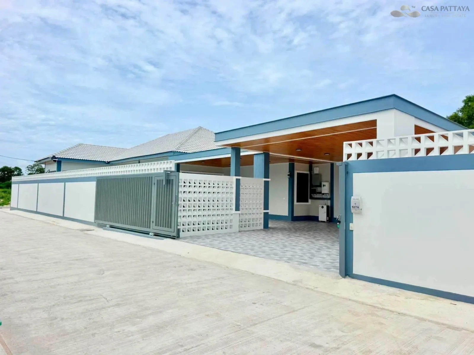 Luxury Pool Villa for Sale: Prime Location Near Mabprachan Reservoir Luxury Pool Villa for Sale: Prime Location Near Mabprachan Reservoir
