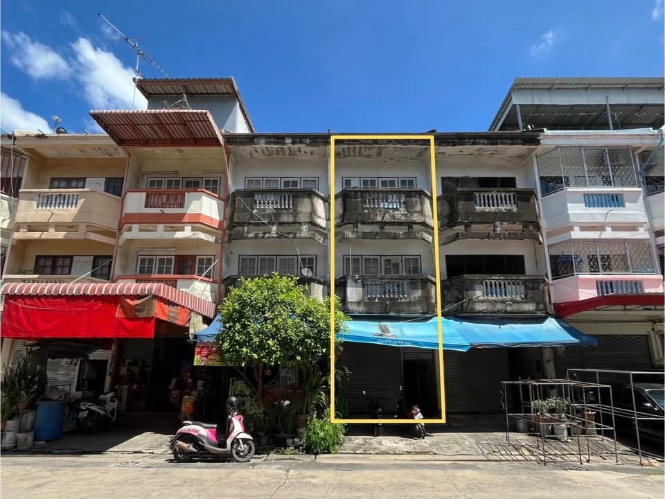 ขายอาคารพาณิชย์ 3.5 ชั้น ต้นซอย ซ.เลียบวารี 31