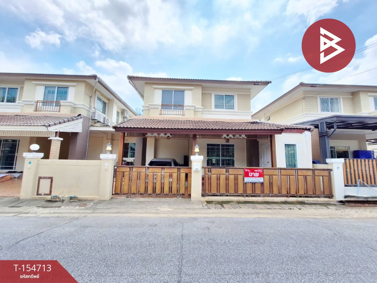 Semi-detached house for sale, Nalin Ville Plus Village, Saphan Sung, Bangkok.