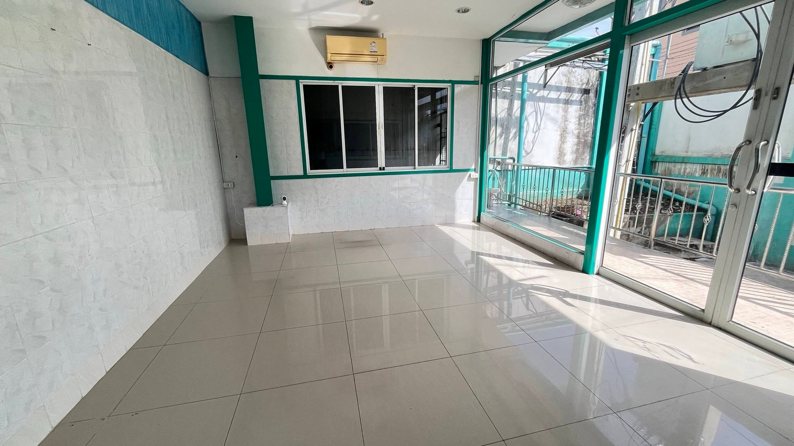 For Rent, 📦 Warehouse with Office, Land area 1 rai, Warehouse area 1,000 sqm. 🏗 Equipped with 4 Cranes 📍 Ekkachai Road, Opposite Mahachai Mueang Mai, Samut Sakhon – รูปที่ 3