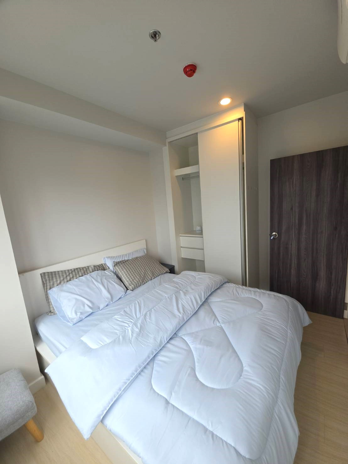 📍 𝐏-𝟏𝟎𝟔𝟒𝟓 | FOR RENT Metro Sky Wutthakat Ultra-Spacious 3 Bed 75 Sq.m.! Near BTS Wutthakat 𝟐𝟖,𝟎𝟎𝟎 THB/mo. | Line ID: @easycondoplus | 099-229-6397 📍 𝐏-𝟏𝟎𝟔𝟒𝟓 | FOR RENT Metro Sky Wutthakat Ultra-Spacious 3 Bed 75 Sq.m.! Near BTS Wutthakat 𝟐𝟖,𝟎𝟎𝟎 THB/mo. | Line ID: @easycondoplus | 099-229-6397