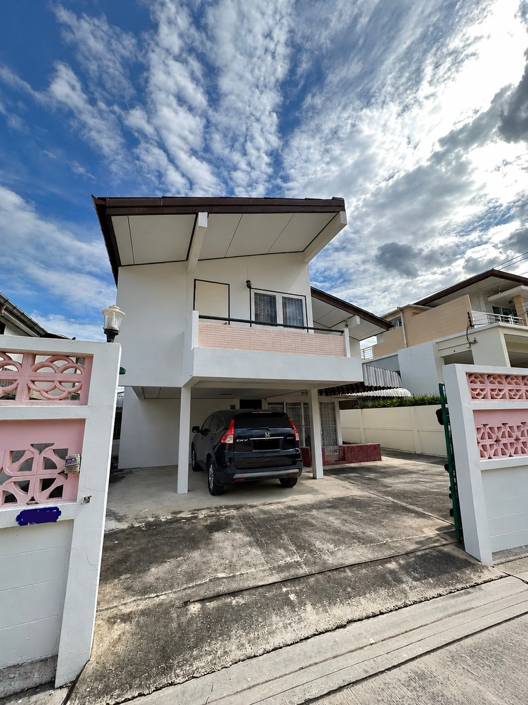 For Sale: Detached House at Othit 1 Village, Chokchai 4–Wang Hin | 62 Sq.wah Land | Ideal for Renovation