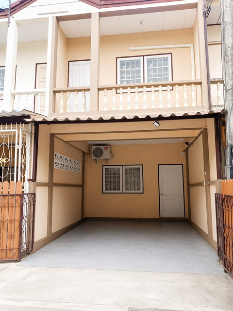 located in LamLukKa Khlong2-3 suitable for living rental BTS KhuKhot 2.3km Townhouse 2-3beds 2baths