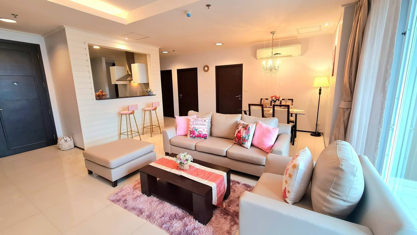 ให้เช่าเซอร์วิสอพาร์ตเมนต์แบบ 2 ห้องนอน (ยูนิต 2201) ชั้น 20 ที่ Piyathip Place พื้นที่กว้างขวางถึง 173 ตารางเมตร ประกอบด้วย 2 ห้องนอน 2 ห้องน้ำ และห้องแม่บ้าน – รูปที่ 2