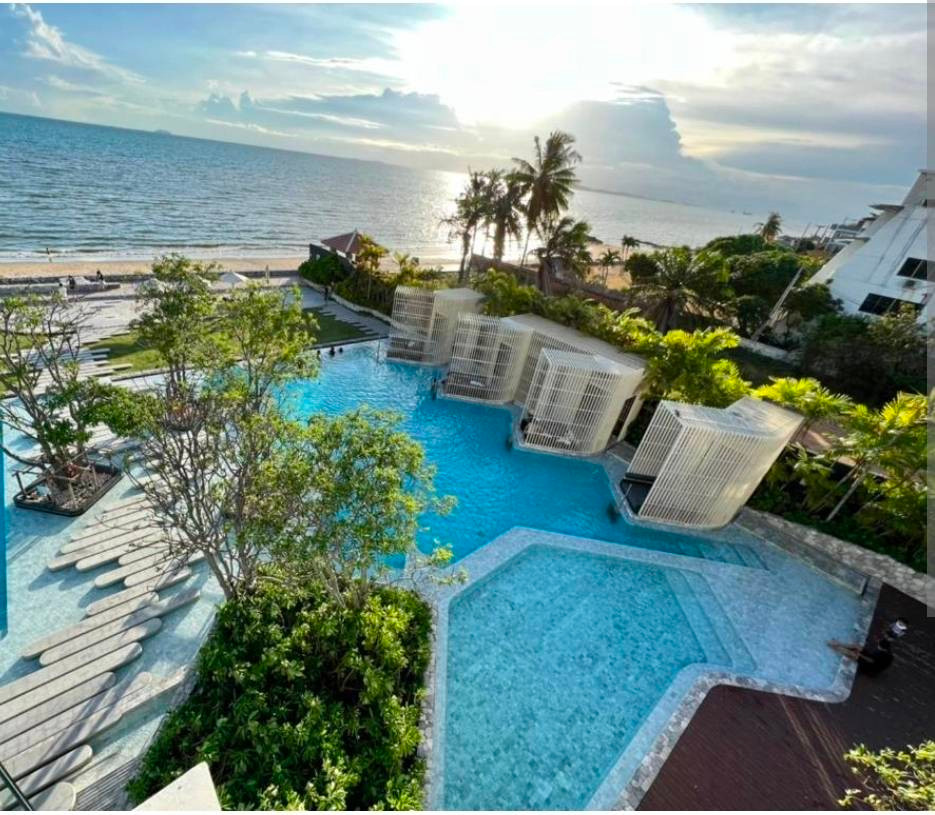BEACHFRONT DREAM HOME!!!   CONDO FOR SALE!! 2-BEDROOM!!   VERANDA BEACHFRONT RESORT PATTAYA  Najomtien Suttahip Chonburi 
